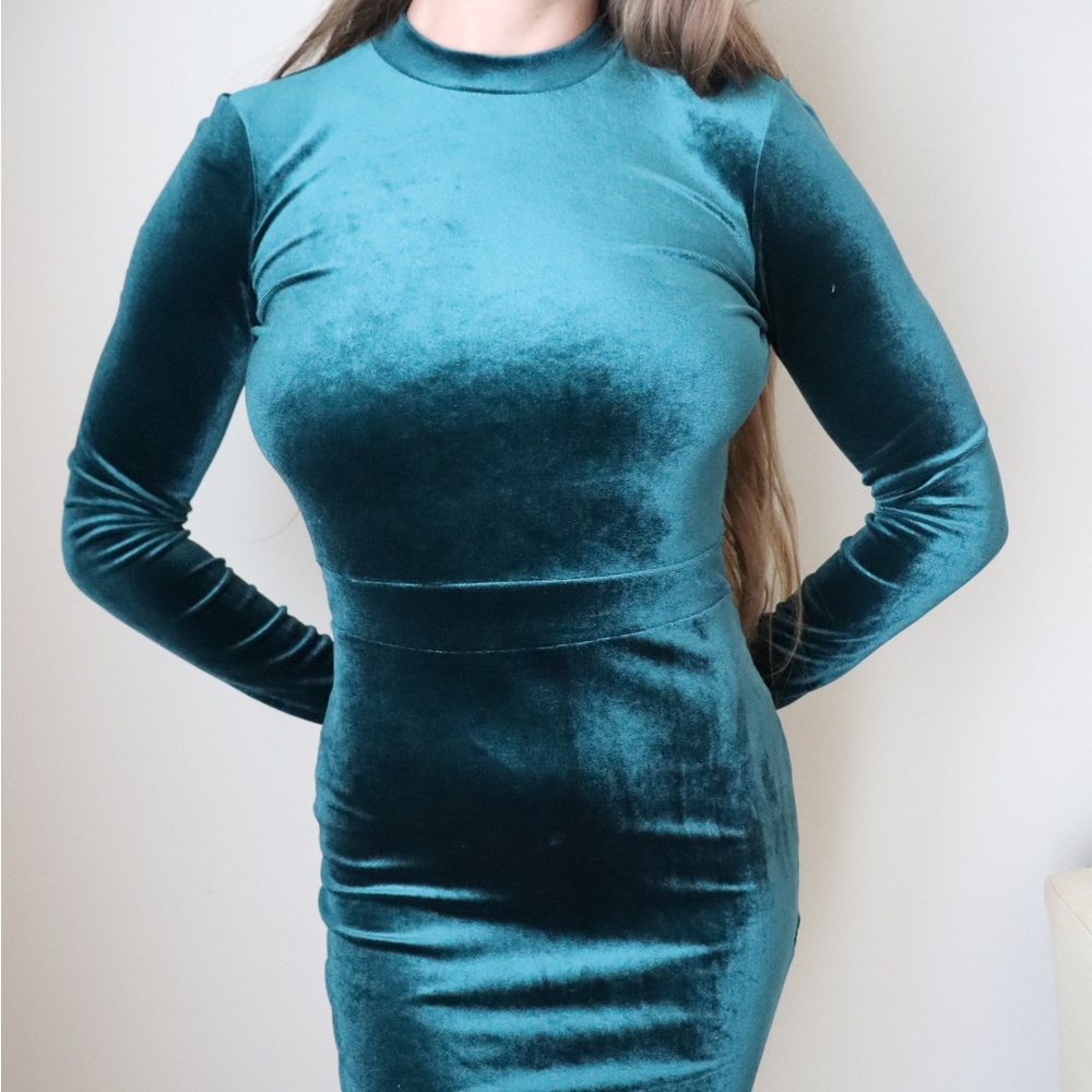 Velvet Emerald Long-Sleeve Dress